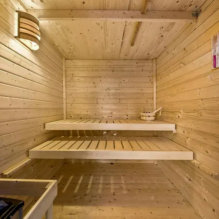 Cozy Wooden House By The Дом отдыха *